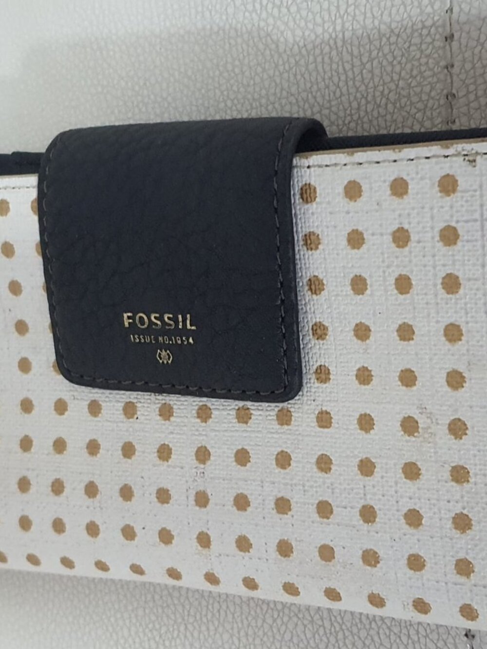 Fossil RFID Tab Clutch Wallet – White & Gold Polka Dot